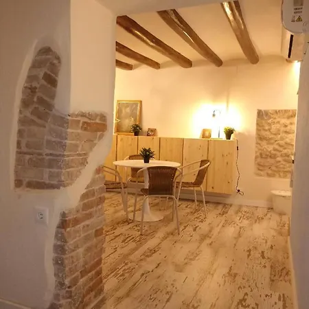 Apartment Petra -old With Terrace And Barbecue-